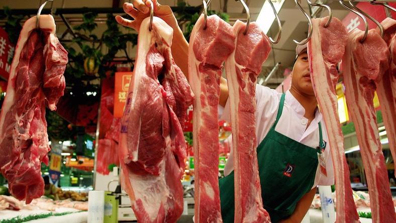 肉价一路拉涨,为了国民能大口吃肉,中国开启全球爆买模式